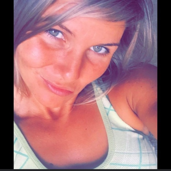 Meet your Posher, Laura - Picture 1 of 1